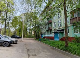Продаю 4-ком. квартиру, 42 м2, Сергиев Посад, улица Юности, 2