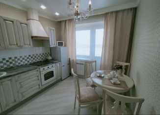 Сдается в аренду 2-ком. квартира, 62 м2, Краснодар, Железнодорожная улица, 24, микрорайон Центральный