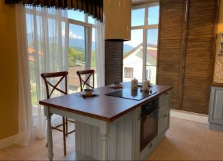 Продам дом, 181 м2, посёлок городского типа Красная Поляна, улица Пчеловодов, 13А