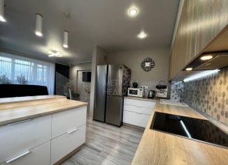 Продается 4-комнатная квартира, 85.2 м2, Тюменская область, улица Червишевский Тракт, 15