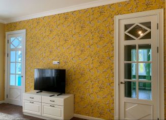 Сдаю 2-комнатную квартиру, 65 м2, Сочи, улица Цюрупы, 9, микрорайон Новый Сочи