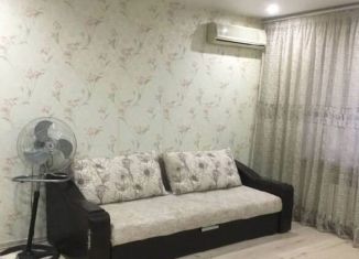 Сдается в аренду 1-ком. квартира, 35 м2, поселок городского типа Стройкерамика, улица Митрополита Иоанна Снычёва, 4