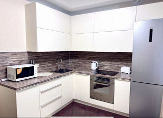 Продаю 3-ком. квартиру, 80 м2, Киров, улица Ленина, 137