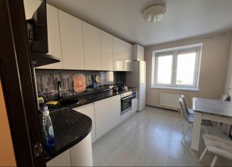 Сдается двухкомнатная квартира, 50 м2, Череповец, улица Монтклер, 5