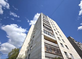 Продается 2-комнатная квартира, 52.3 м2, Екатеринбург, Чкаловский район, улица Косарева, 11