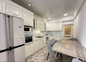 Сдается в аренду двухкомнатная квартира, 80 м2, Махачкала, Шёлковая улица, 15А, ЖК Лидер