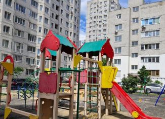 Сдам 2-комнатную квартиру, 64 м2, Воронеж, улица Владимира Невского, 25/4