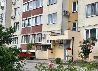 Аренда трехкомнатной квартиры, 70 м2, Кропоткин, 1-й микрорайон, 14