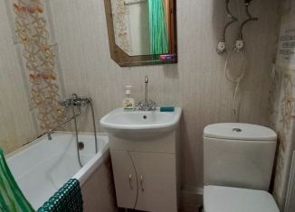 Сдается в аренду 1-ком. квартира, 33 м2, Балашов, улица 167-й Стрелковой Дивизии, 3