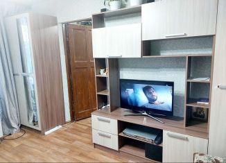 Продаю 3-ком. квартиру, 41 м2, Чебоксары, улица Декабристов, 43