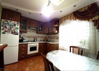 Продам трехкомнатную квартиру, 68 м2, поселок городского типа Черноморский, Юбилейная улица, 42