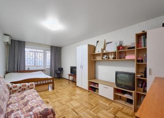 Продам однокомнатную квартиру, 42 м2, Краснодар, улица Атарбекова, 45