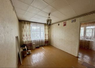 Продается 3-комнатная квартира, 52 м2, Невинномысск, улица Апанасенко, 11