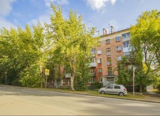 Продается 1-комнатная квартира, 32 м2, Екатеринбург, Чкаловский район, улица Черняховского, 26