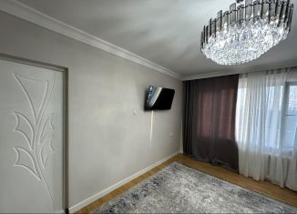 Сдается двухкомнатная квартира, 53 м2, Грозный, улица У.А. Садаева, 37, 6-й микрорайон