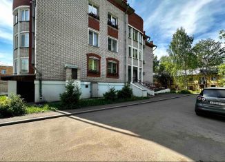 Продается 4-комнатная квартира, 126.7 м2, Кировская область, улица Пугачёва, 21А