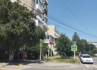 Аренда трехкомнатной квартиры, 100 м2, Краснодарский край, Черноморская улица