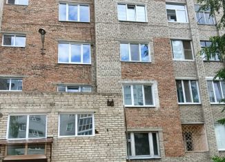 Продам 1-ком. квартиру, 34 м2, Омск, улица 12 Декабря, 108