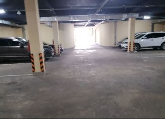 Сдаю в аренду машиноместо, 15 м2, Алушта, улица Ленина, 24