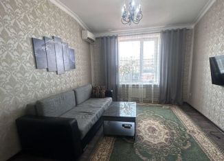 Сдается двухкомнатная квартира, 60 м2, Дагестан, улица Керимова, 42А
