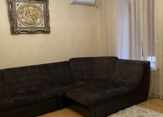 Сдам в аренду трехкомнатную квартиру, 80 м2, Дагестан, улица Пугина, 10