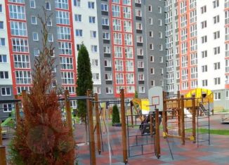 Продаю 2-ком. квартиру, 65 м2, Калининград, Флагманская улица, 3А