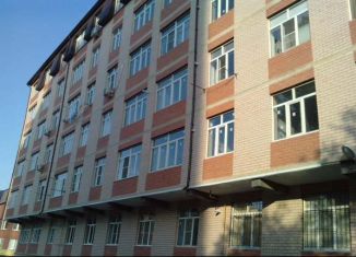 Сдам двухкомнатную квартиру, 76 м2, Дагестан, проспект Амет-Хана Султана, 33Бк2