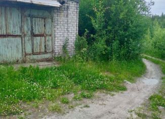 Гараж на продажу, посёлок городского типа Надвоицы, площадь Ленина
