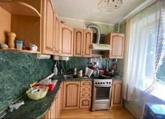 Продается трехкомнатная квартира, 53 м2, Ломоносов, Александровская улица, 30