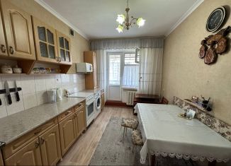 Сдается 3-комнатная квартира, 70 м2, Владикавказ, Весенняя улица, 4к1, 8-й микрорайон