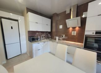 Продается 3-комнатная квартира, 90 м2, Волгоград, улица Маршала Воронова, 14, ЖК Янтарный Город