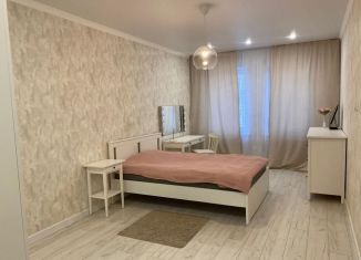 Трехкомнатная квартира в аренду, 100 м2, Казань, улица Павлюхина, 128, ЖК Возрождение