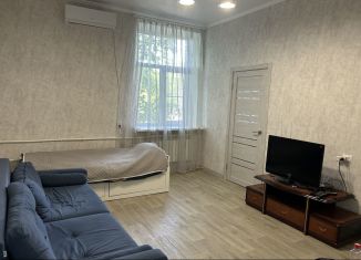 2-ком. квартира в аренду, 43 м2, Новочеркасск, улица Просвещения, 184