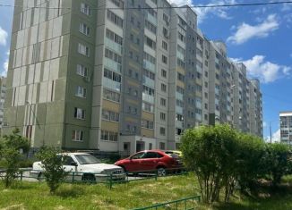 Продаю 2-ком. квартиру, 65 м2, Челябинская область, улица Петра Сумина, 12