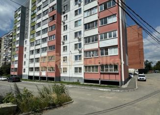 Продаю 2-ком. квартиру, 57 м2, Челябинск, улица Кузнецова, 37Б