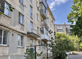 Продаю 3-ком. квартиру, 64 м2, Новороссийск, улица Гайдара, 29