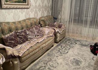 Продам 4-ком. квартиру, 90 м2, Каспийск, улица Байрамова, 8