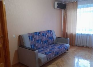 Сдается в аренду двухкомнатная квартира, 34 м2, Тихорецк, улица Калинина, 111