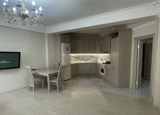 Сдается однокомнатная квартира, 70 м2, Махачкала, улица Бейбулатова, 13А