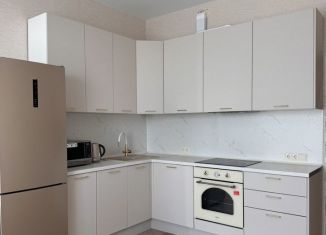 Сдается в аренду 2-ком. квартира, 75 м2, Тюмень, улица Николая Машарова, 2