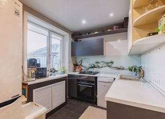 Продам 2-комнатную квартиру, 58.8 м2, Тюмень, улица Парфёнова, 36