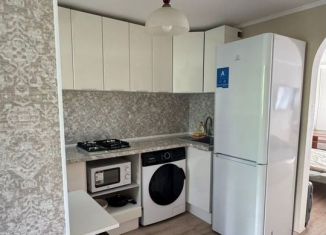 Сдаю однокомнатную квартиру, 30 м2, Сочи, улица Гагарина, 32, микрорайон Гагарина