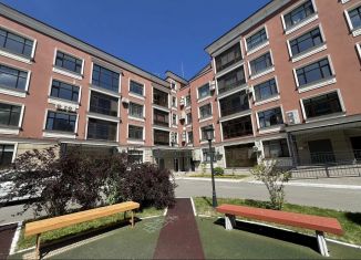 Аренда четырехкомнатной квартиры, 135 м2, Татарстан, улица Кави Наджми, 22А