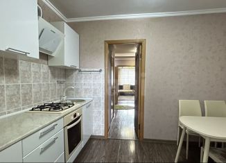 Продаю 2-ком. квартиру, 50 м2, Черкесск, Октябрьская улица, 50