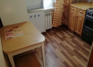 Продам 3-ком. квартиру, 41.7 м2, Кингисепп, Большая Советская улица, 11