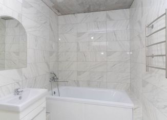 Продается двухкомнатная квартира, 67.8 м2, Тюмень, улица Валентины Трофимовой, 2к1