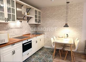 Продаю 1-ком. квартиру, 44 м2, Тюмень, Центральный округ, улица Ю.-Р.Г. Эрвье, 32к1
