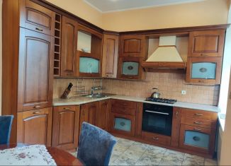 Сдам в аренду двухкомнатную квартиру, 67.6 м2, Санкт-Петербург, улица Стахановцев, 19А