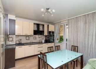 Продам двухкомнатную квартиру, 63 м2, Тюмень, улица Тимофея Чаркова, 79