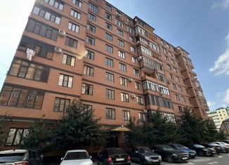Продажа 3-ком. квартиры, 98 м2, Грозный, улица А.А. Айдамирова, 135к2, микрорайон Ипподромный